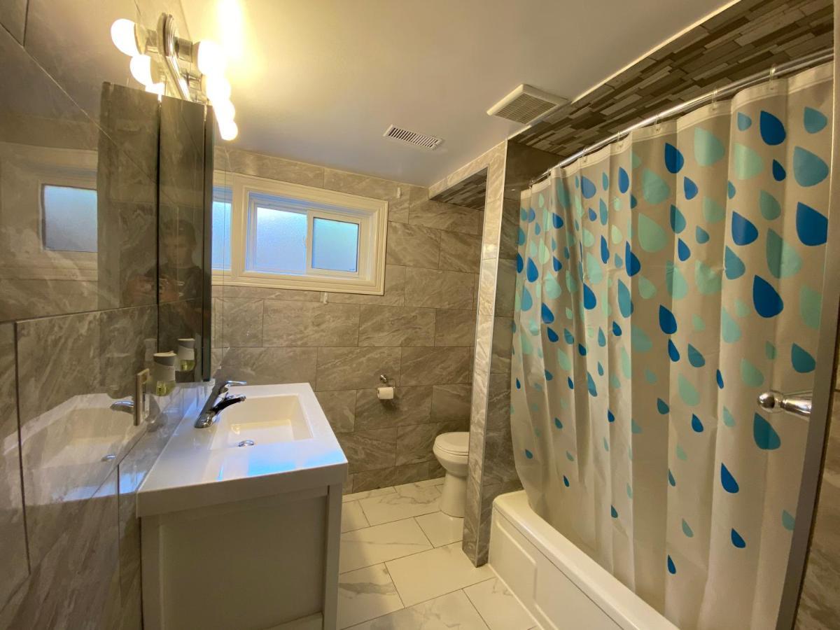 Yonge And Finch Subway !S Spacious And Modern Private Bd With Shared Bathroom Toronto Dış mekan fotoğraf