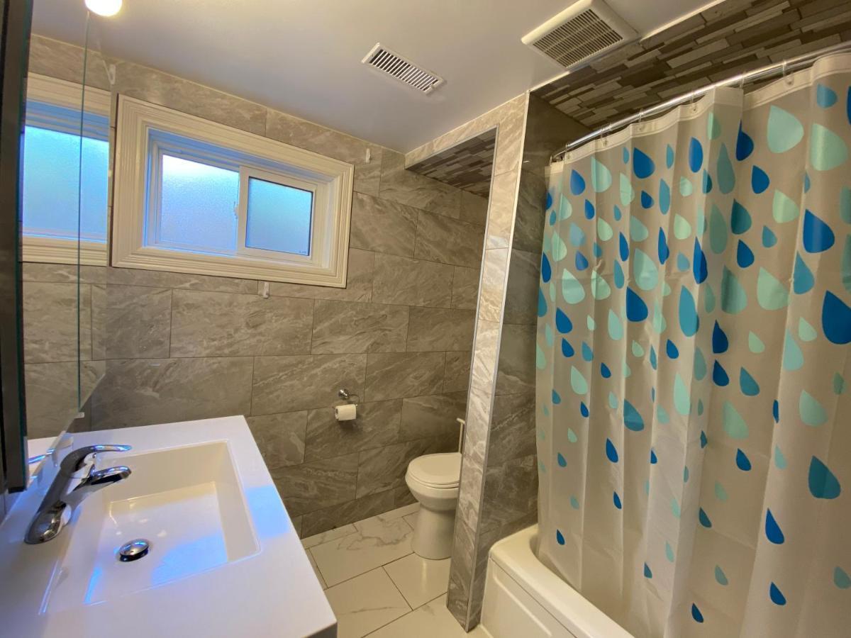 Yonge And Finch Subway !S Spacious And Modern Private Bd With Shared Bathroom Toronto Dış mekan fotoğraf
